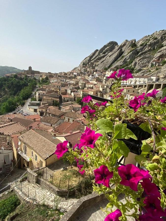 La Pietra Gialla Pietrapertosa Esterno foto