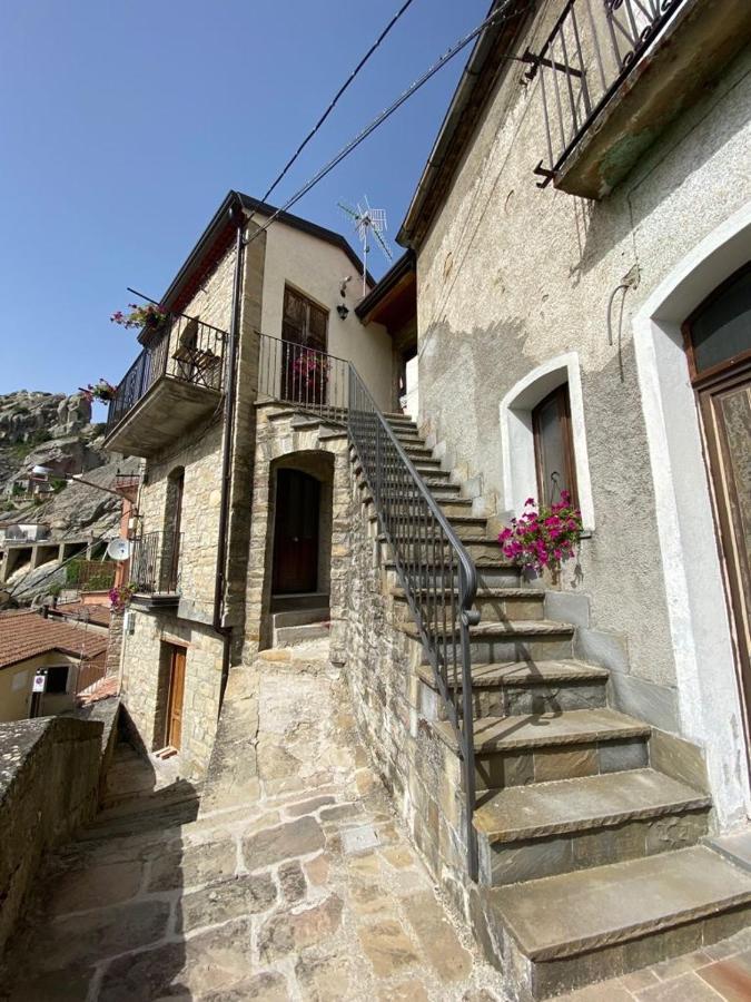 La Pietra Gialla Pietrapertosa Esterno foto