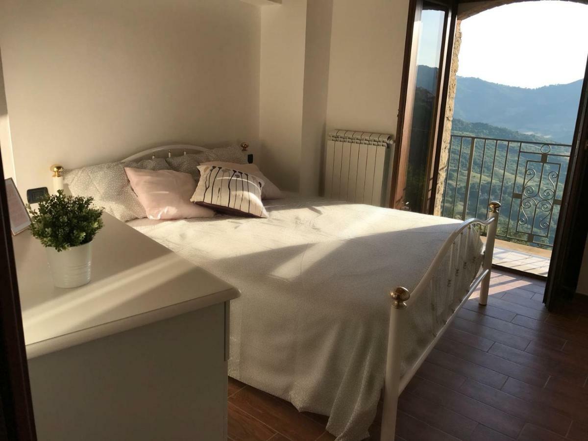 La Pietra Gialla Pietrapertosa Esterno foto