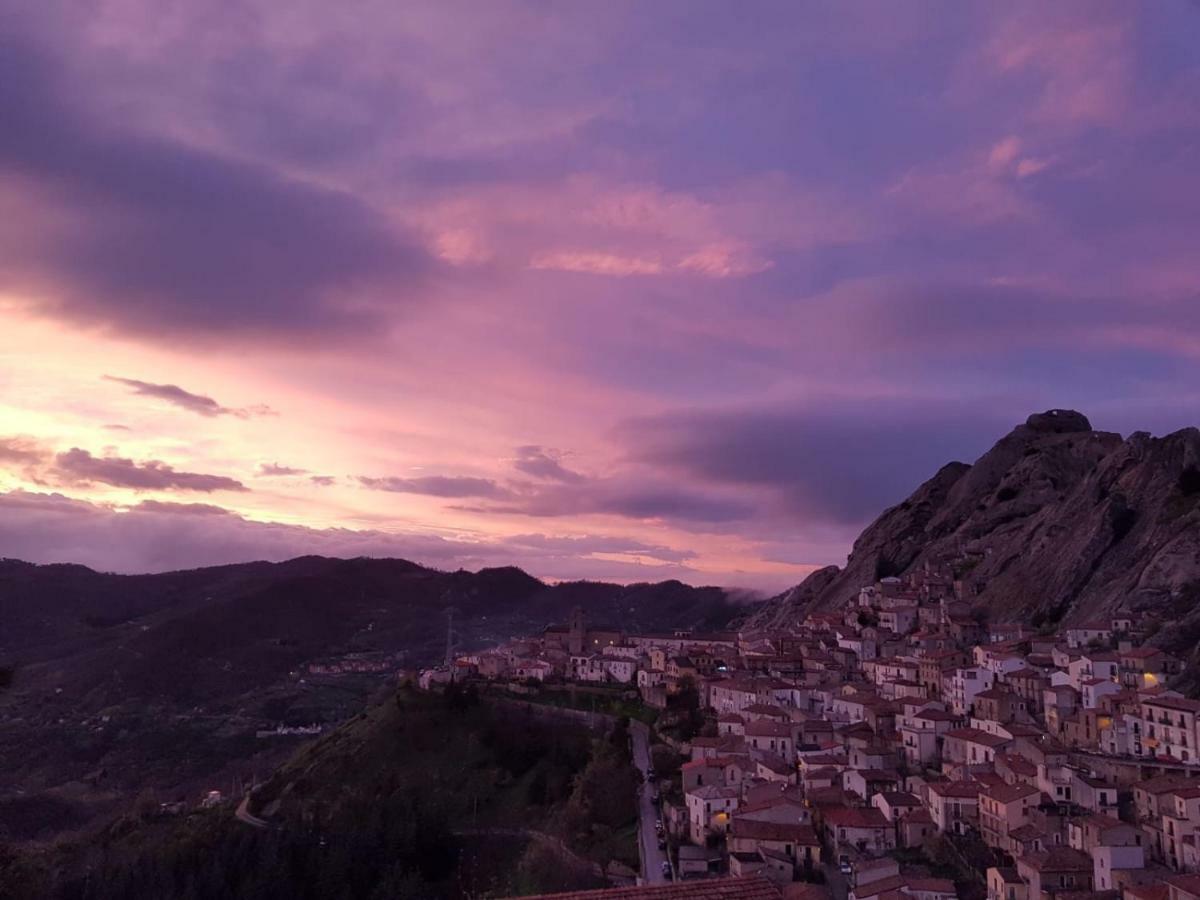 La Pietra Gialla Pietrapertosa Esterno foto